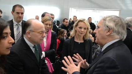 Le Ministre Bernard Cazeneuve en visite au Louvre-Lens