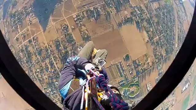 Gökyüzünden şemsiyeli atlayış