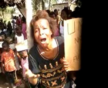 MANIFESTATION DES FEMMES REFUGIEES IVOIRIENNNES AU TOGO CONTRE LA FAIM