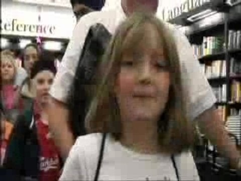 Kylie MINOGUE (Behind the Scenes)