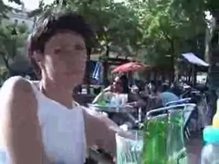 Chanteur de rue à Marseille