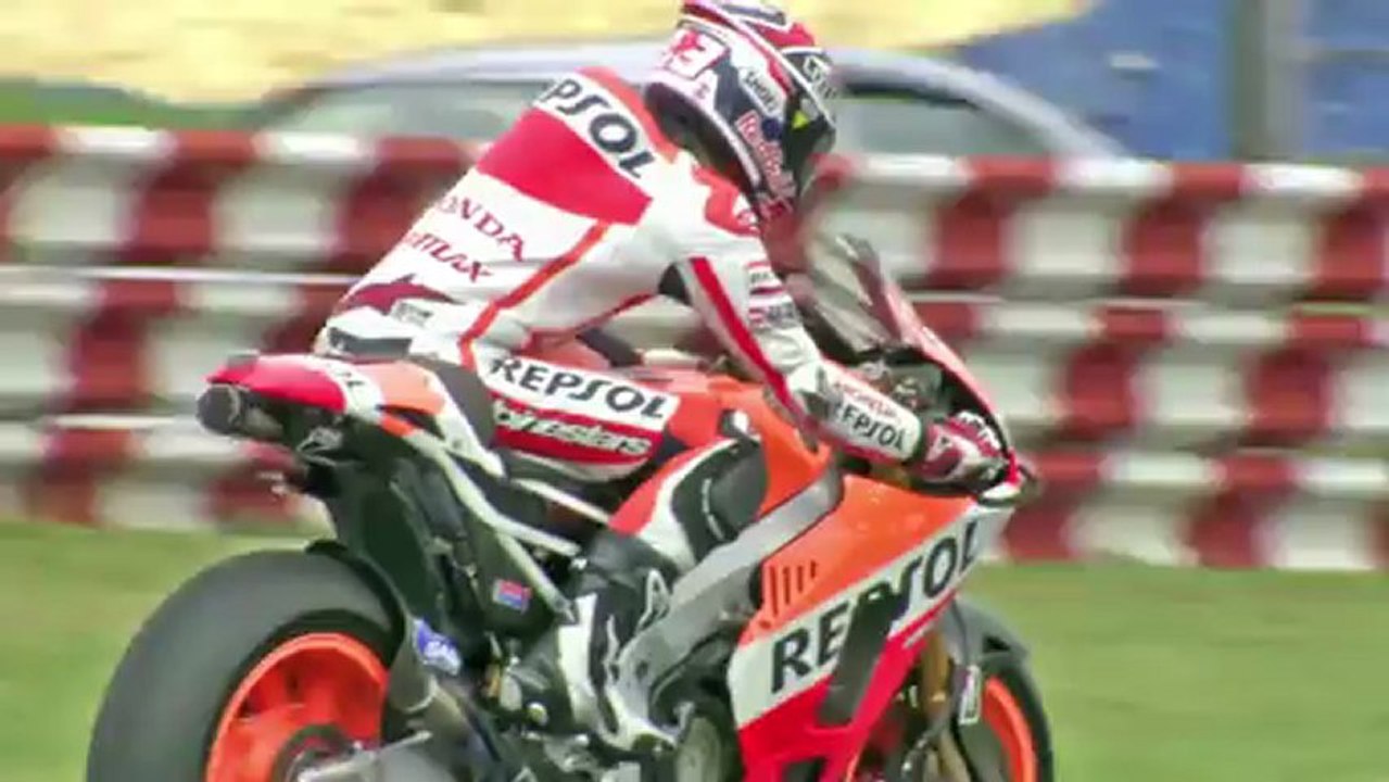 Dani Pedrosa e Marc Marquez in azione a Sepang - Video 3