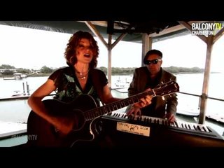 SHELLY WATERS - LIVING ON A MEMORY (BalconyTV)