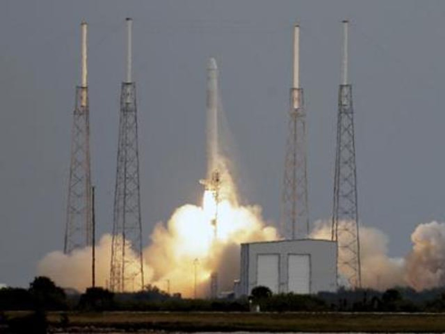 SpaceX capsule to supply ISS hits trouble