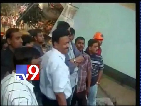 Flyover collapses in Kolkata, 4 injured