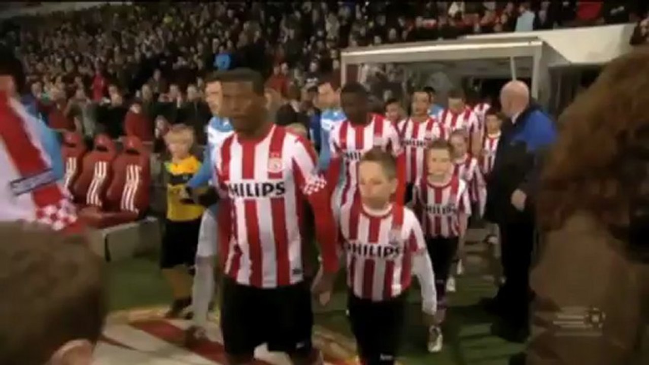 Freistoßtreffer von van Bommel: PSV bleibt an der Spitze