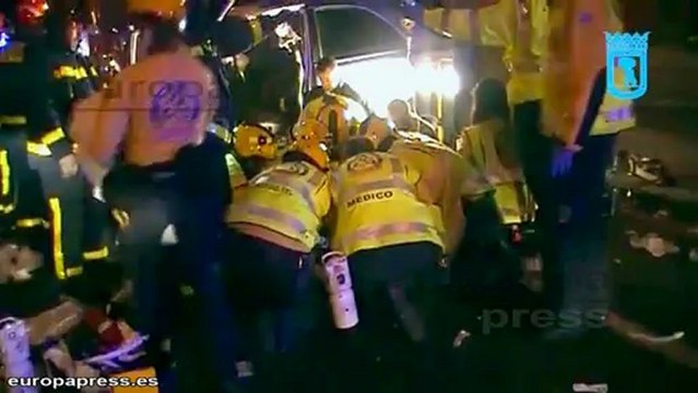 Herido grave tras impactar su coche con una valla