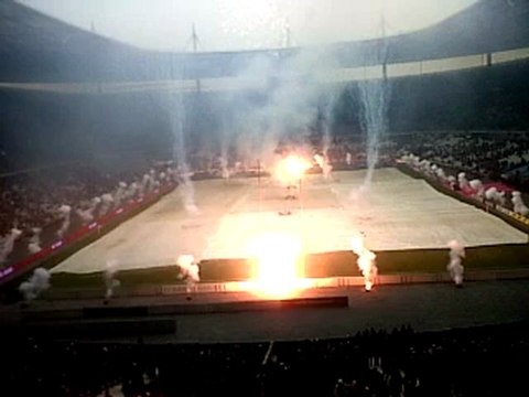 Résumé du match Stade Français - ASM Clermont Auvergne comptant pour la 20e journée de Top14 2012-2013. Victoire de Clermont 37-10.