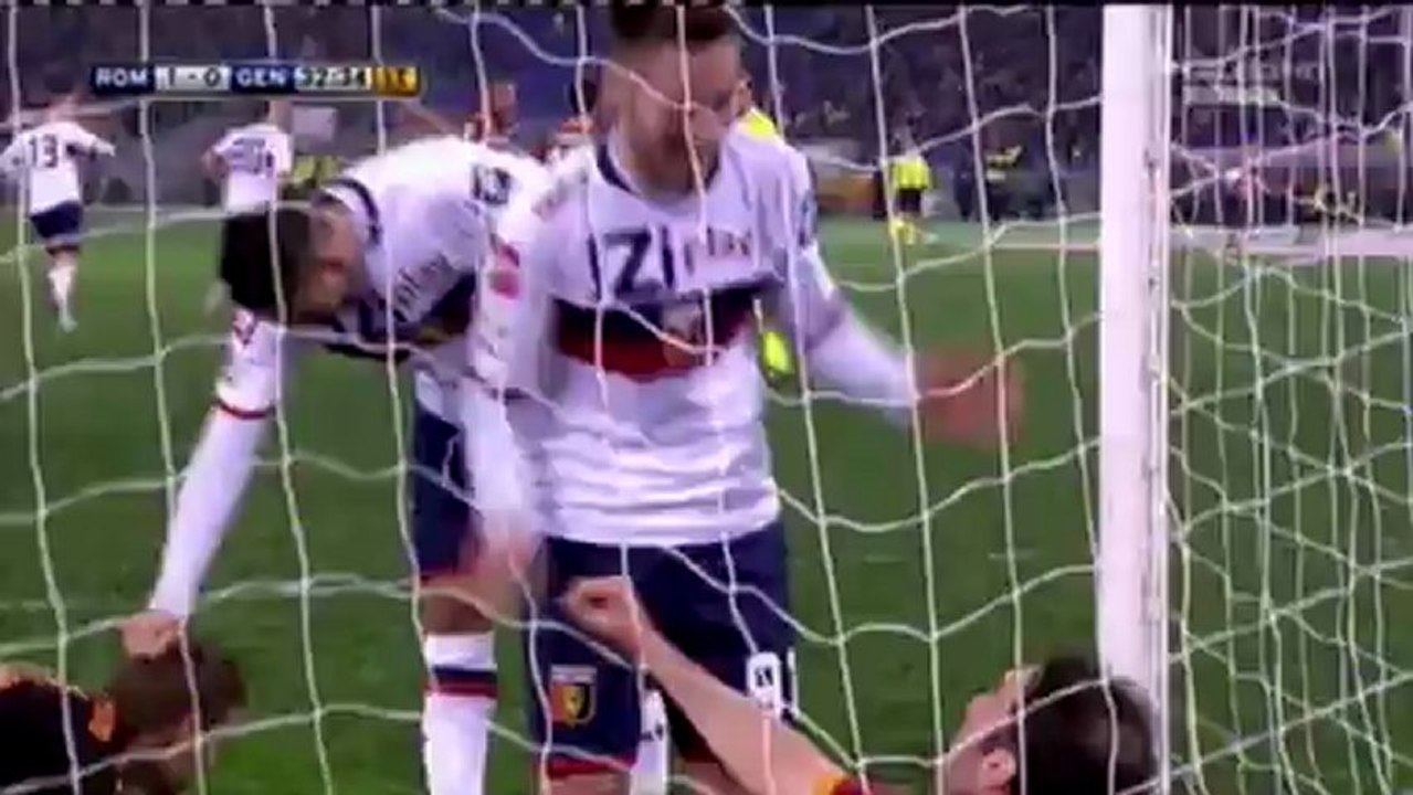Roma-Genoa, Bertolacci scambia Torosidis per la palla e lo "insacca"