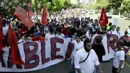 Oposição pede pela verdade sobre Chávez