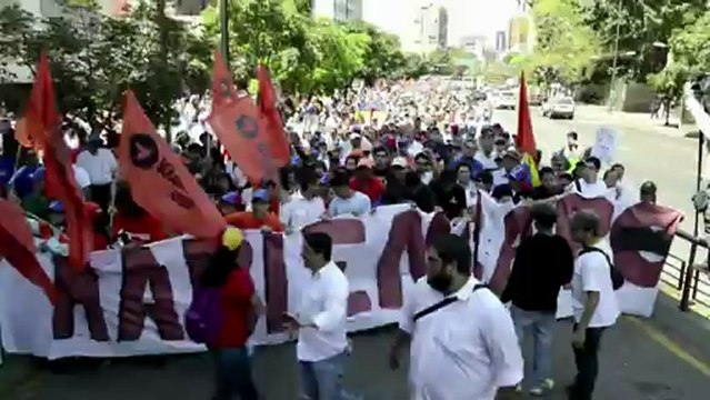 متظاهرون يطالبون بكشف الحقيقة بشان صحة تشافيز