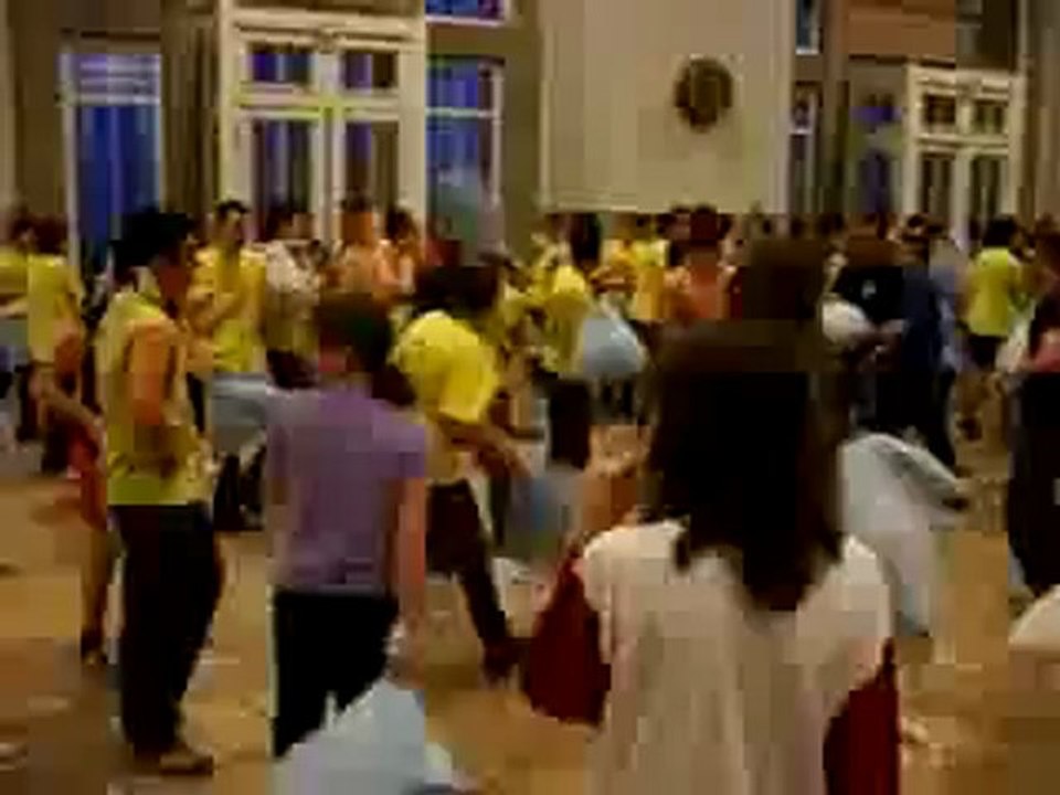 Bataille de polochons géante!