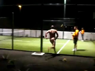 Un streaker mal réveillé