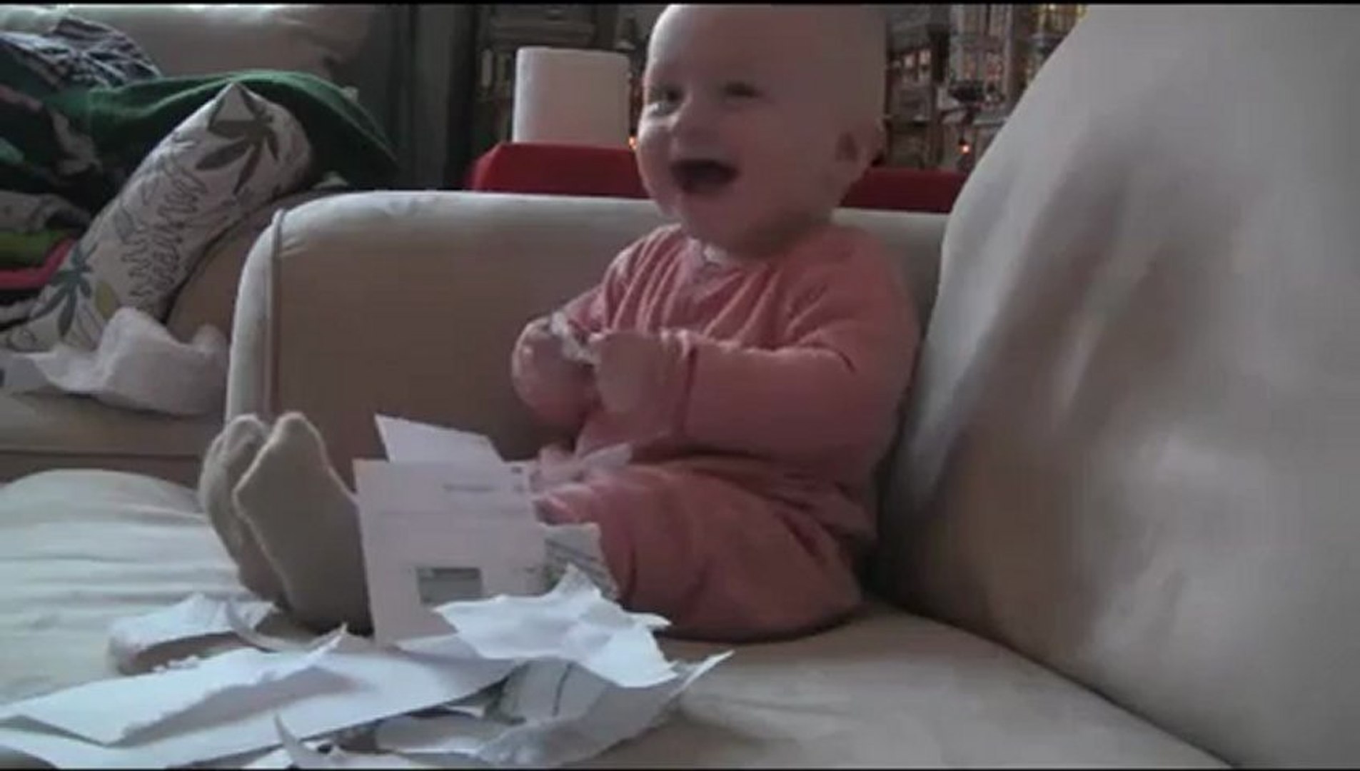 Un Bebe Mort De Rire Video Dailymotion