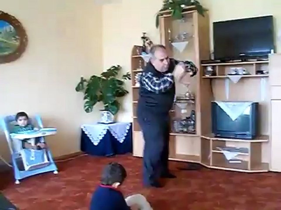 Papi danse la techno