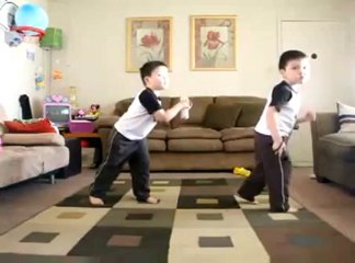 Jumeaux avec le rythme dans la peau