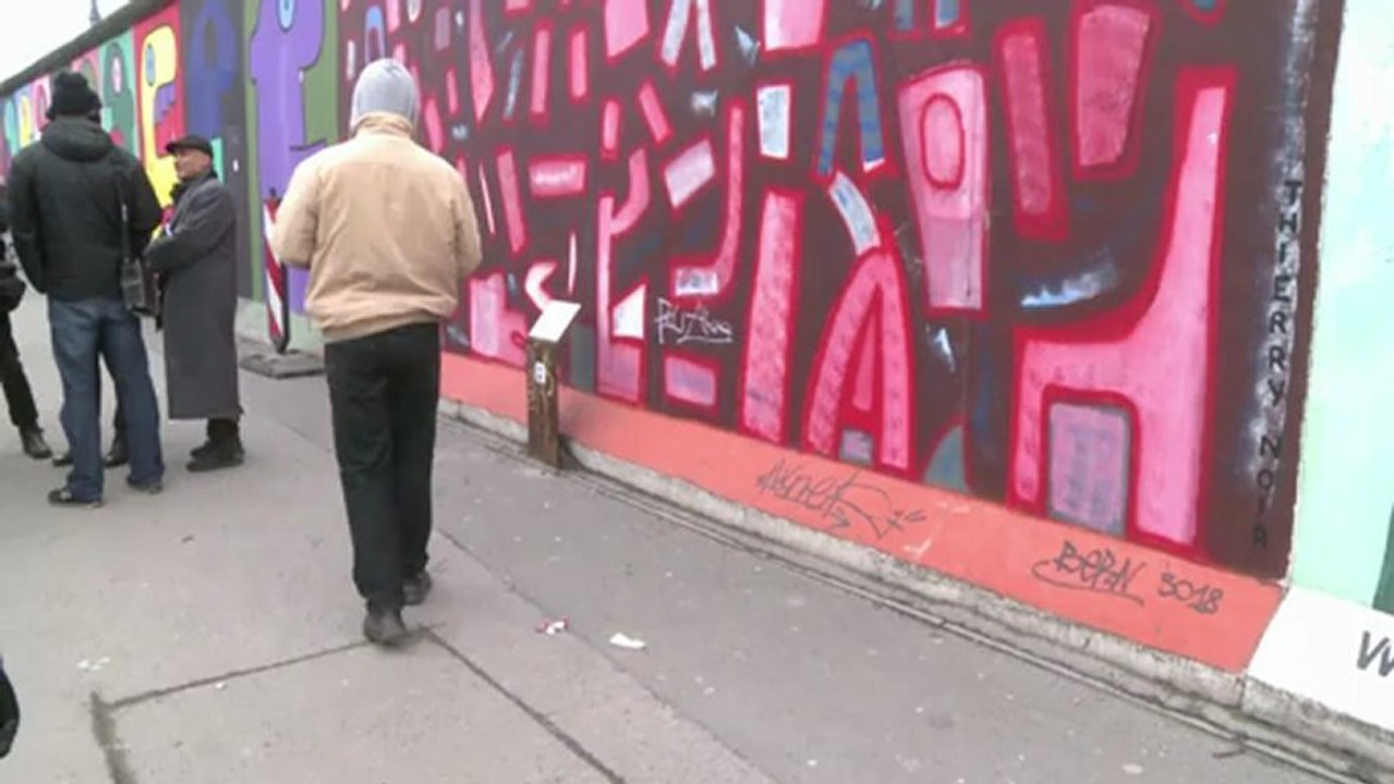 Die Mauer bleibt: Baustopp an East Side Gallery in Berlin