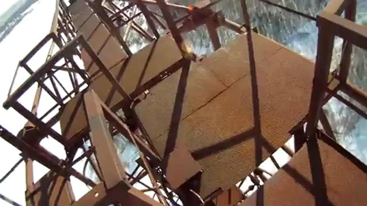 Il saute en base jump et son parachute ne s'ouvre pas