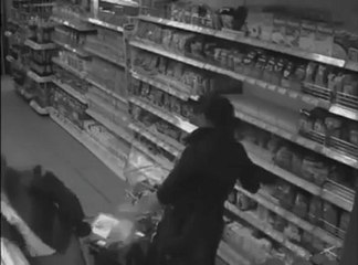 Baston entre femmes au supermarché