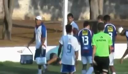 Le soigneur qui se prend pour un footballeur