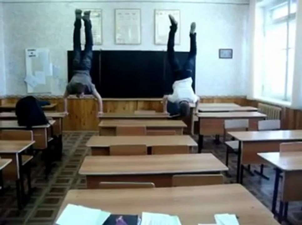 Avec les mains... fans les dents !