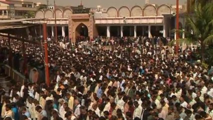 Karachi holds funeral for blast victims