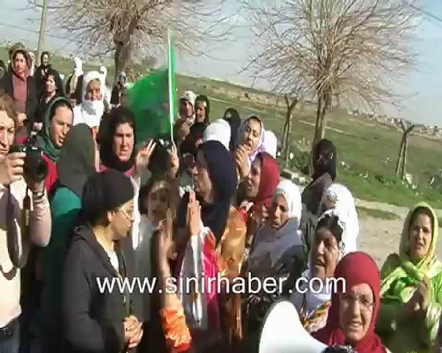 Nusaybin’de Kadınlar Sınıra Yürüdü