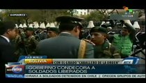 Bolivia condecoró a soldados liberados en Chile