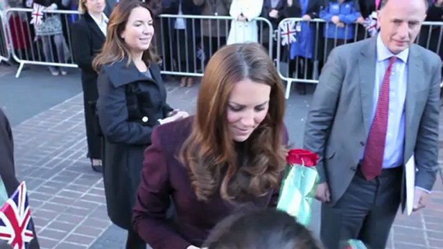 Le Duc et la Duchesse de Cambridge sont radieux à un mariage suisse