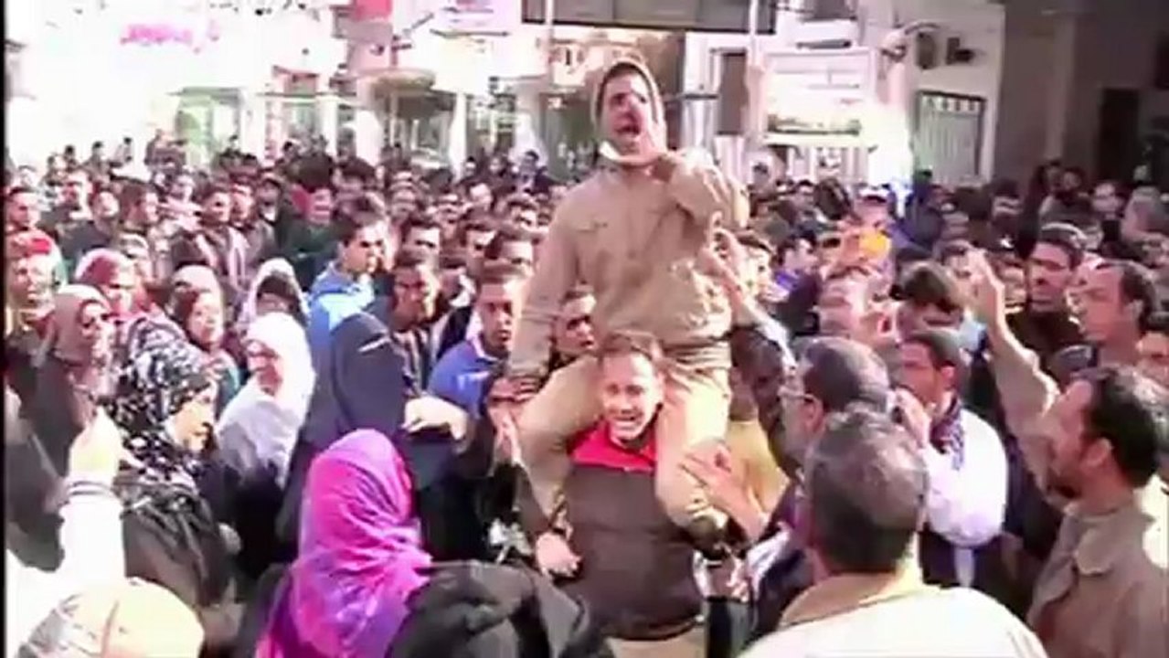 Thousands turn out for Egyptians killed in Port Said clashes