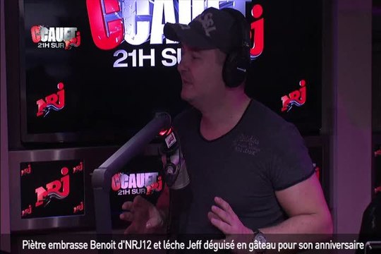 Piètre embrasse Benoit d'NRJ12 et léche Jeff déguisé en gâteau pour son anniversaire - C'Cauet sur NRJ