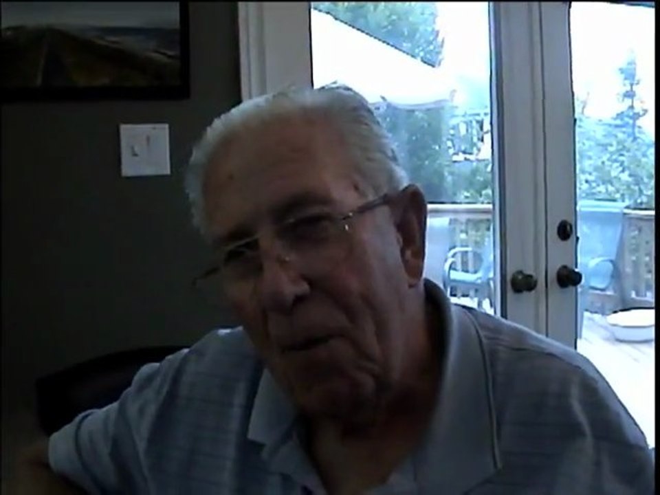 Homme à la voix grave