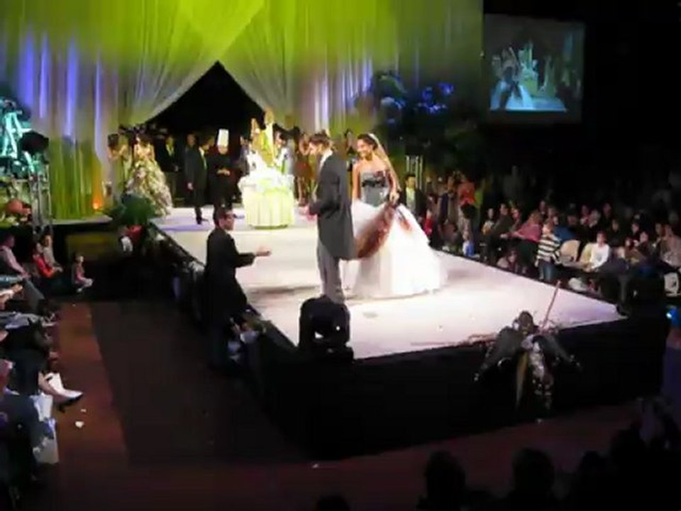 Robe de mariée en chocolat par Hervé Mariage Angers