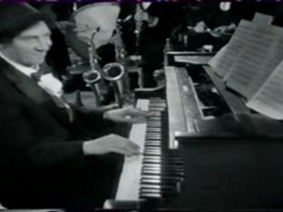 Marx Brothers - Chico au piano