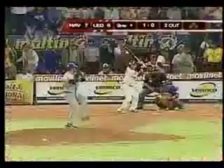 El Tano Pasman viendo béisbol