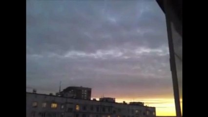 TRIANGULAR SHAPED UFO OR 3 UFO´S IN A TRIANGLE FORMATION