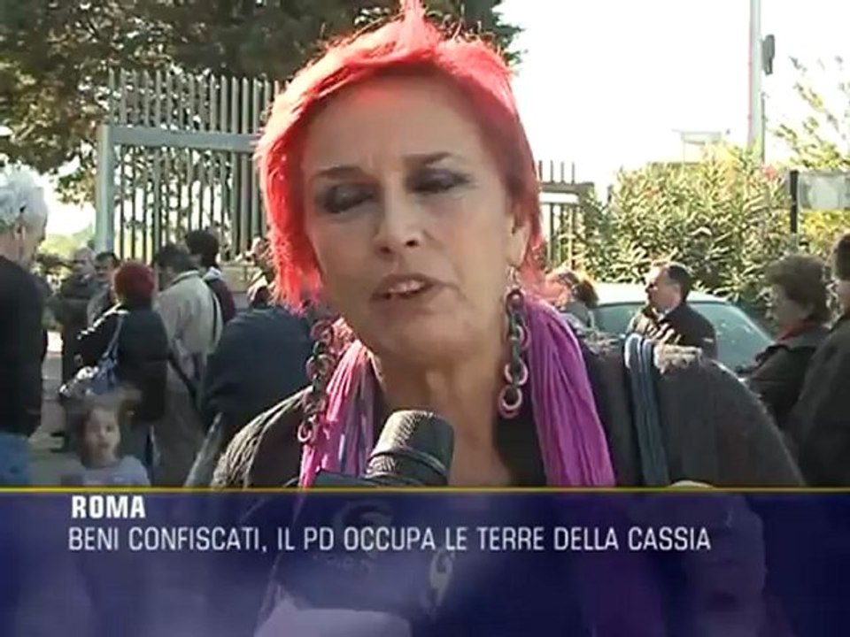 Beni confiscati, "occupate" le terre sulla Cassia