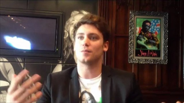 Interview de Bastian Baker - Live acoustique