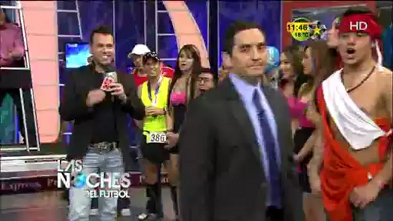 Tun Tun en acto de magia