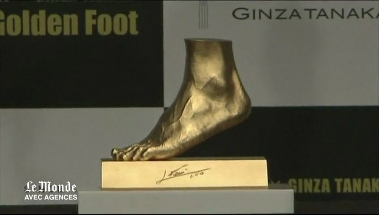 La réplique en or massif du pied gauche de Lionel Messi