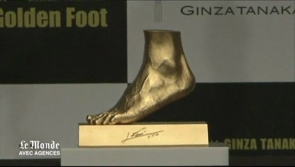 La réplique en or massif du pied gauche de Lionel Messi