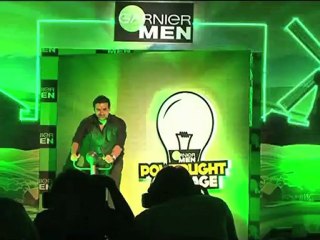 John to auction his wardrobe