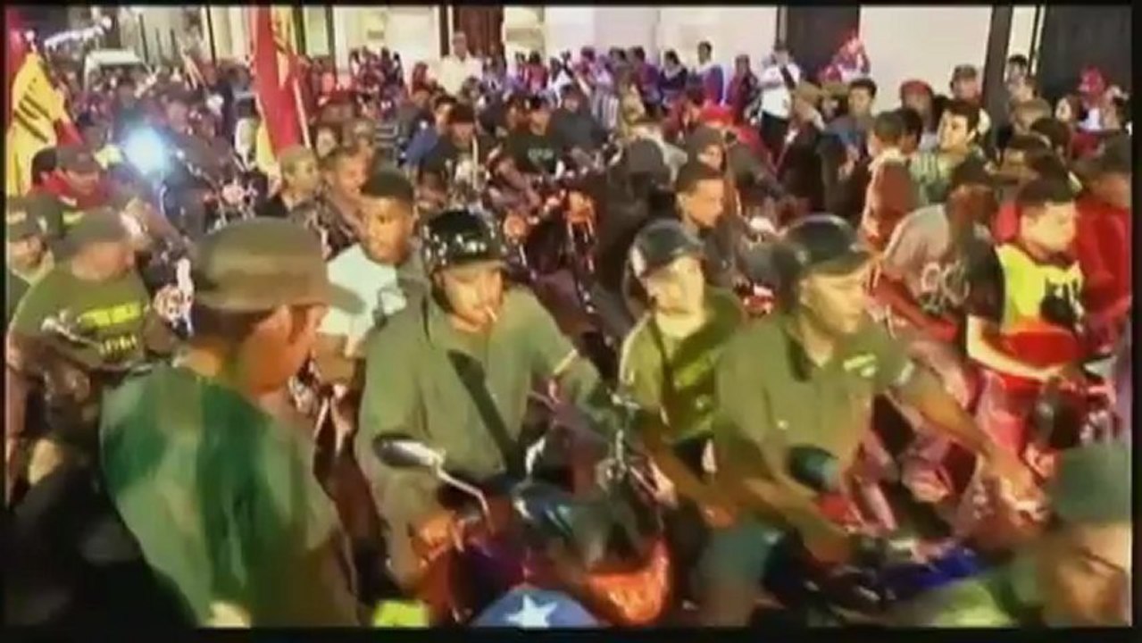 Le peuple de Caracas rend hommage à Hugo Chavez