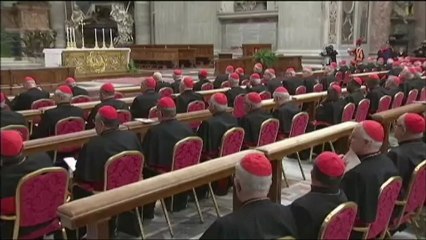 Divisés, les cardinaux peinent à trouver une date pour le conclave