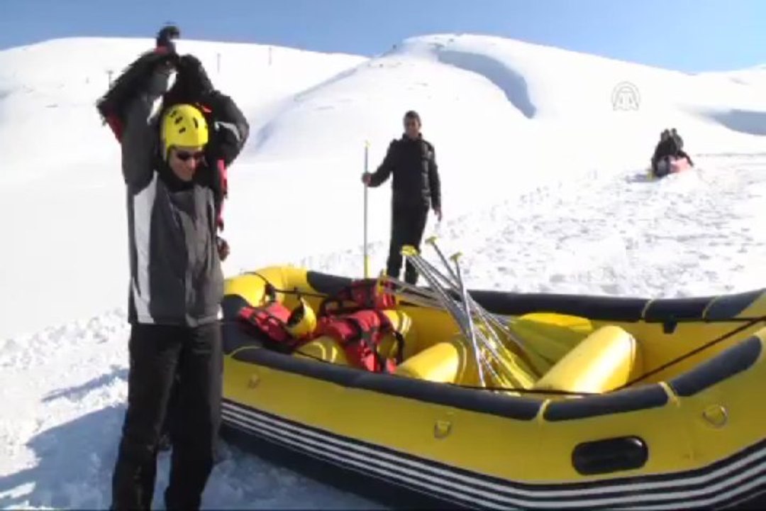 Van'da bir ilk kar raftingi