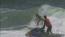 Surfistas en la ola