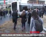 Arızalanan metrobüs vatandaşları yola döktü