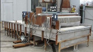 Two-stage conveyor spray washer