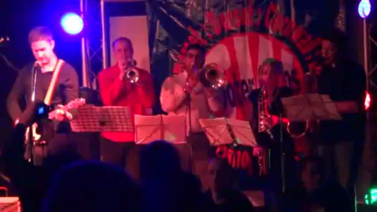 DC FONTANA - LET'S WADE IN THE WATER (Warmwell Scooter Rally 18/11/2012)