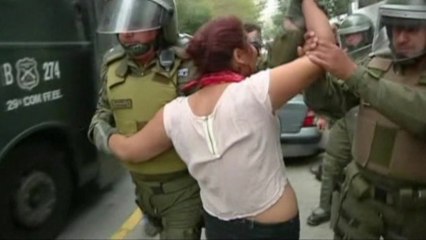 Clashes erupt during student protests in Chile